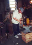 klaus_anvil1.jpg (121778 bytes)